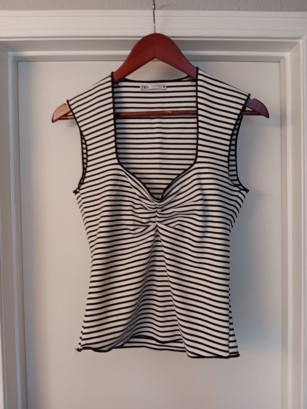 Zara Women's Black & White Striped Twist-Front Sleeveless Top